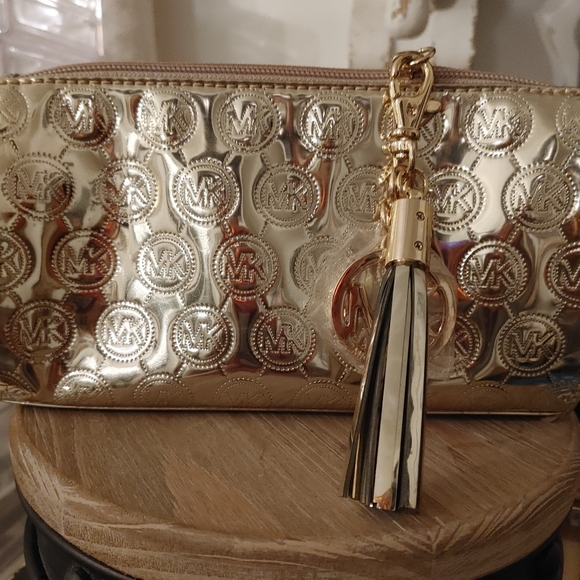 Limited Edition Micheal Kors holiday 2011 - Picture 1 of 5